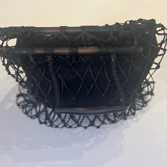 Gucci Authentic Braided Drawstring Handbag (Serial No. 106265203998) - Picture 5 of 14